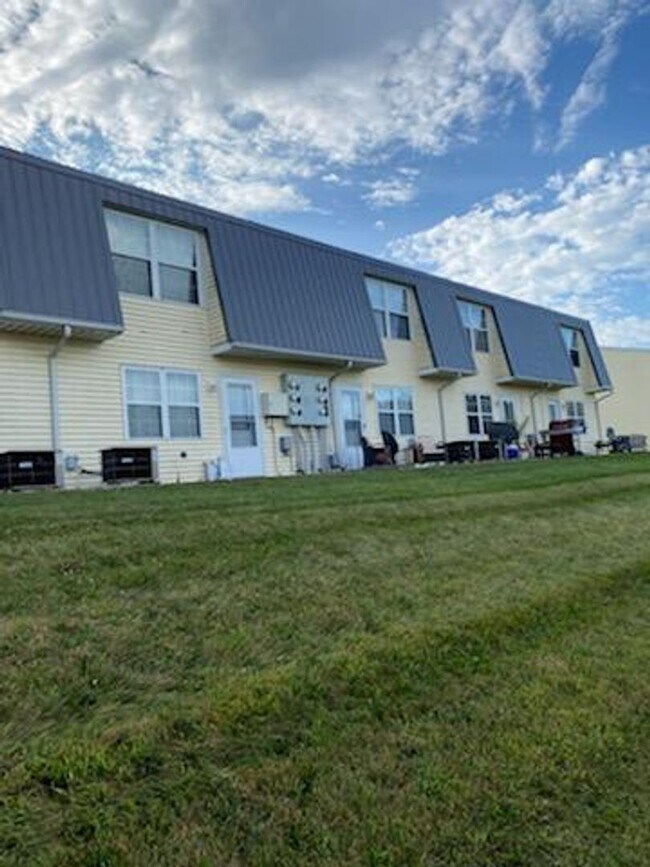 Photo - New Listing!!! 2 Bedroom Townhouse in Albi...