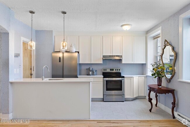 Building Photo - 17-19 Leroy Pl Unit 2C Rental