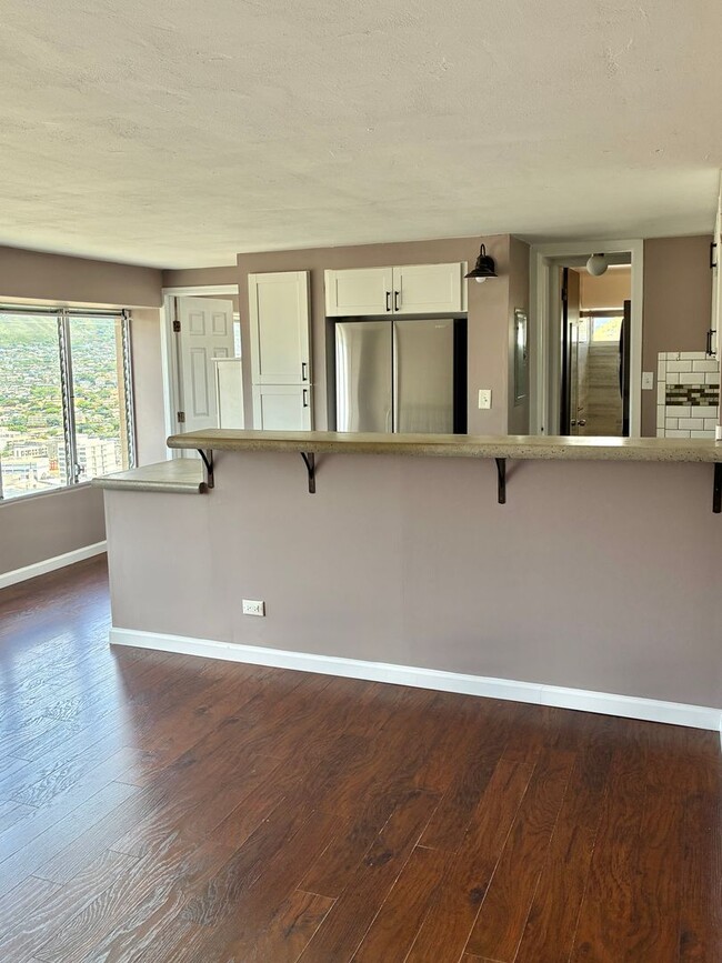 Photo - For Rent – Regency Towers