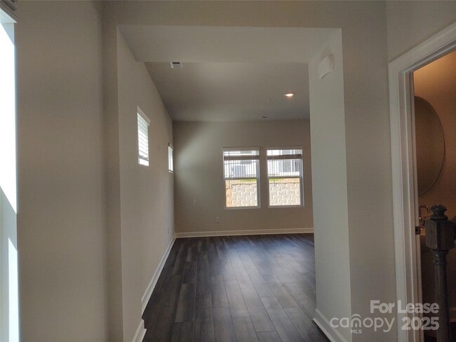 Photo - 326 Hyssop Ct