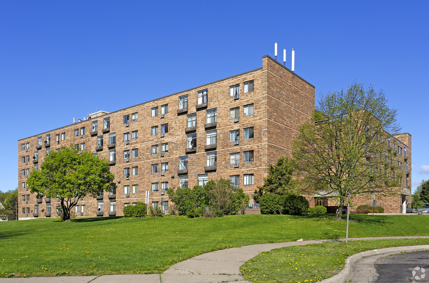 Lewis Park Apartments - Lewis Park Apartments