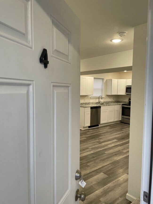 Building Photo - Townhomes Now Available in Strafford MO!