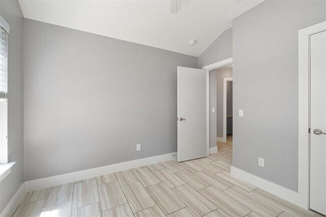 Photo - 902 Low Brim Cove