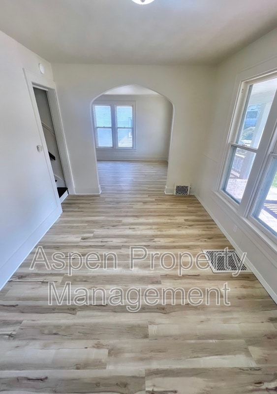 Photo - 230 Lewis St