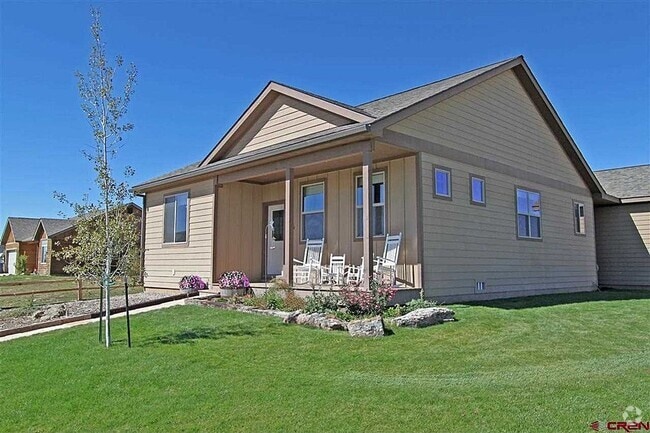 Building Photo - 3 Bedroom & 2 Bath Home with 2 Car Garage ...