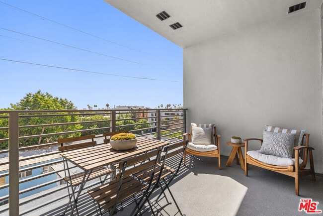 7428 Santa Monica Blvd Unit 406