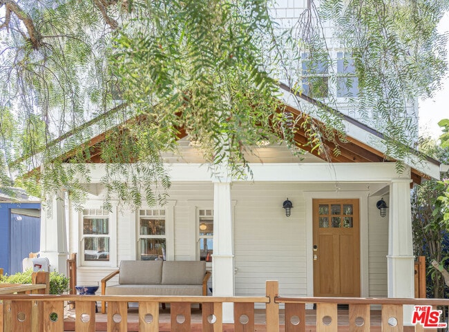 Photo - 825 Superba Ave