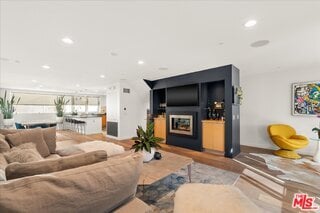 Photo - 310 W Washington Blvd