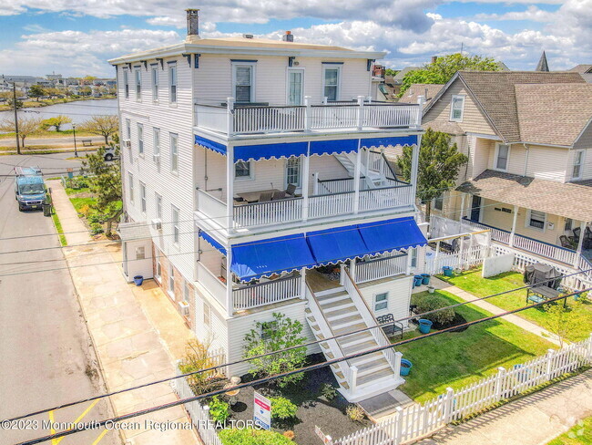 Building Photo - 18 Abbott Ave Rental