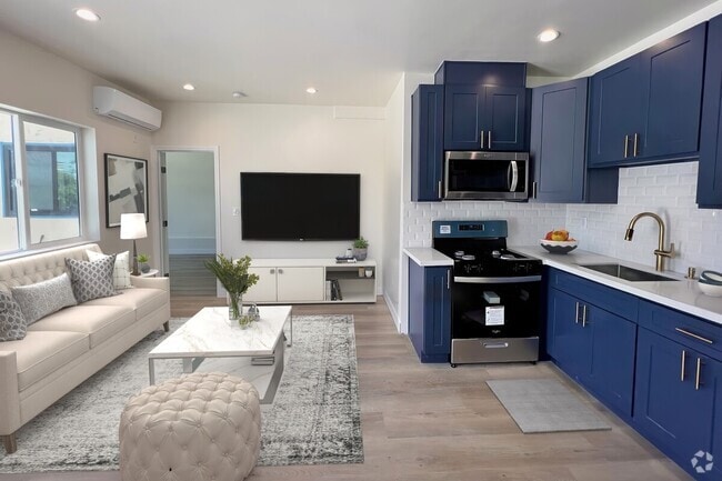 Building Photo - 2906 Carmona Ave Rental
