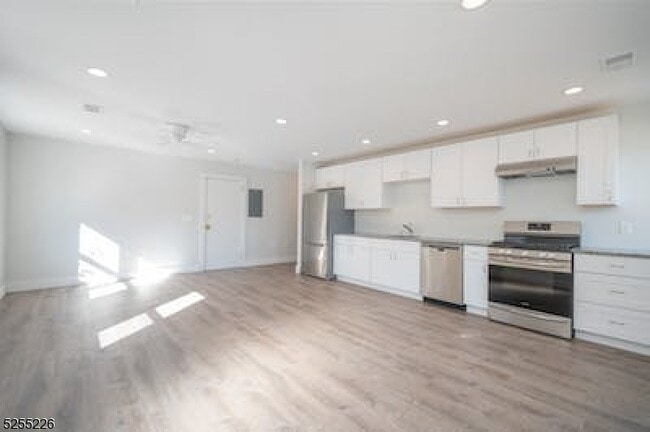 Photo - 726 Bloomfield Ave