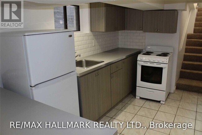Photo - 48 Strathcona Ave