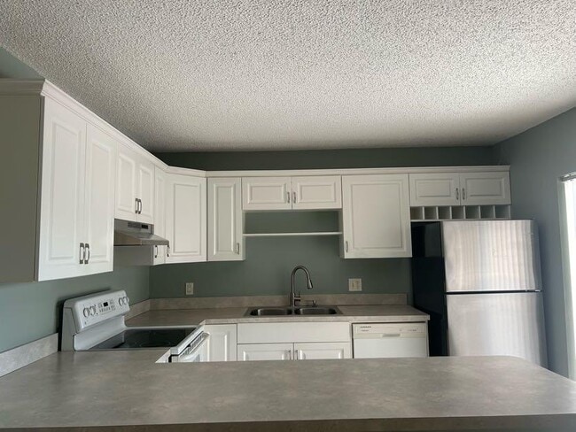 Photo - 2211 White Pine Cir