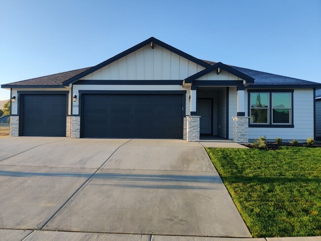 Newer Home for Rent in Benton City - Newer Home for Rent in Benton City