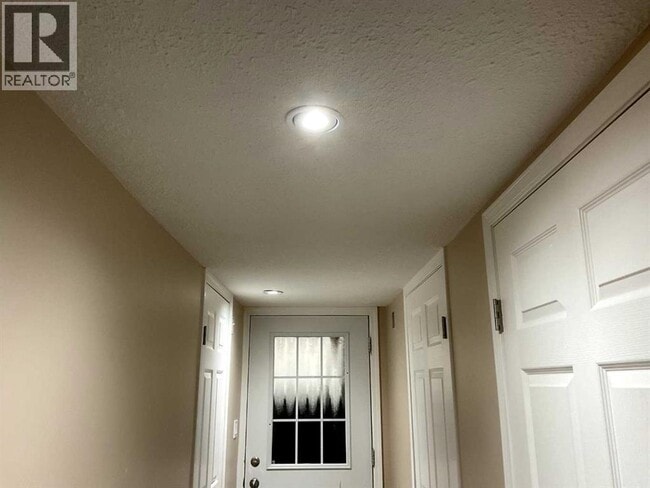 Photo - 5524-5549 49 Ave