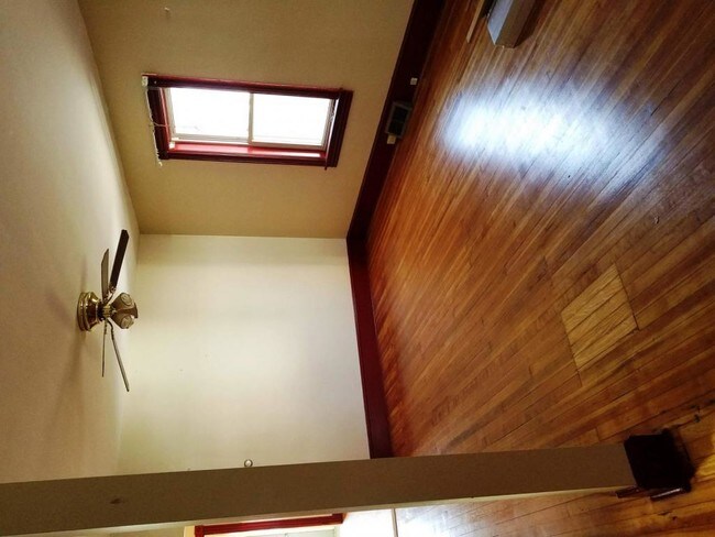 Photo - 694 S Main St