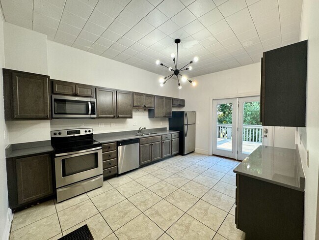 Photo - 4 bed/2 full bath Rental on Warner - Mins ...