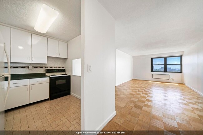 Building Photo - 7855 JFK Blvd E Unit 14K
