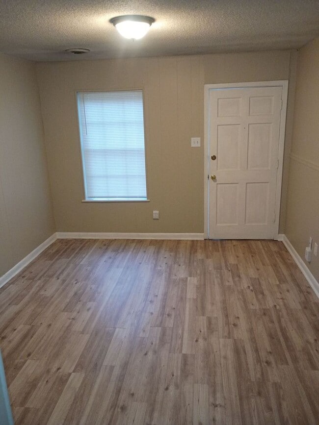 Photo - 4 Success Realty is now offering this 3 be...