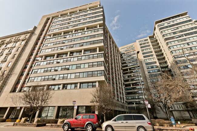 Building Photo - 3410 N Lake Shore Dr Unit 14F