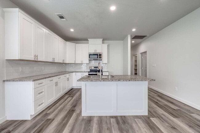 Photo - 3-Bed Home with Fenced Yard & Attached Garage in Sunny Side – Denison