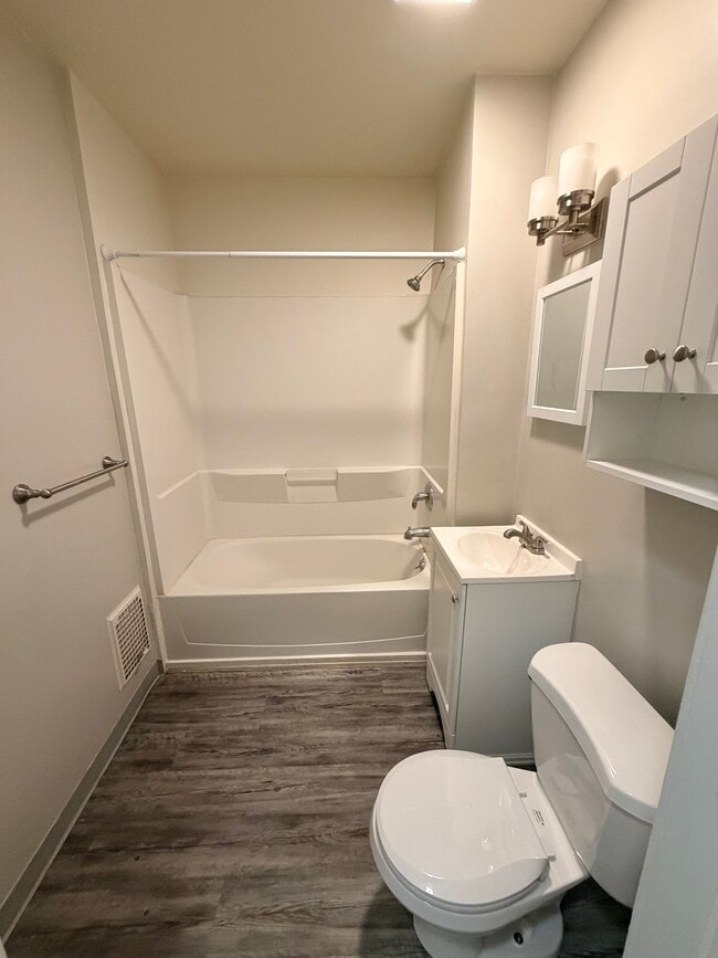 Bathroom - 2035 Richland Ave Unit 2035