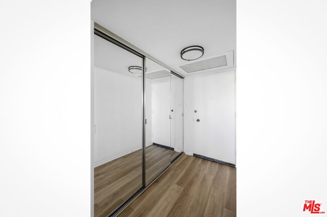 Photo - 4455 Los Feliz Blvd Unidad 703