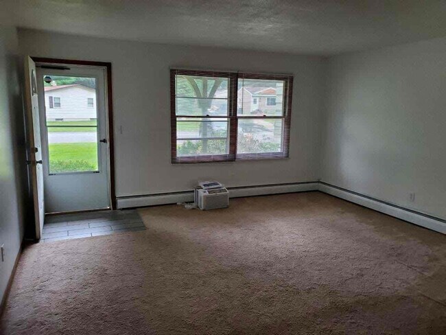 Photo - 1303 Fallingbrook Dr SE