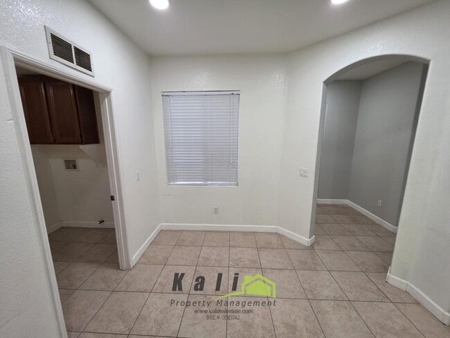 6233 Avenida De Las Vistas