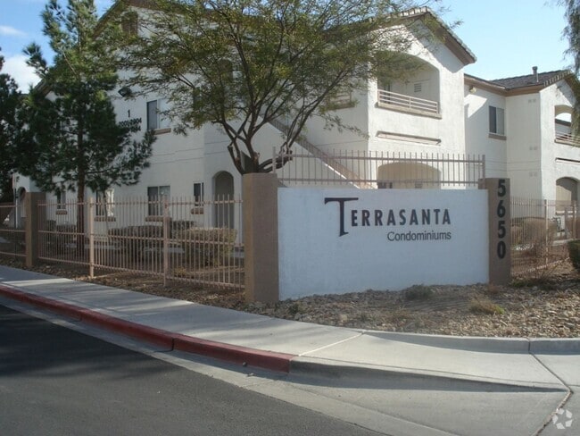 Building Photo - Excellent 2 bed 2 ba in a gated community Rental