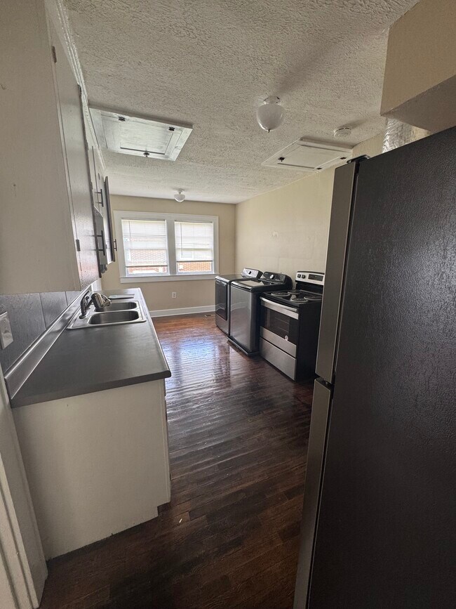 Kitchen - 705 Clark St Unit 2