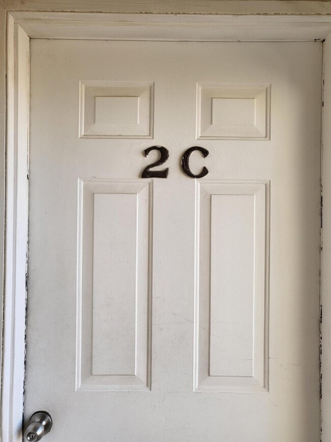 Building Photo - 801 Country Club Dr SE Unit 2C