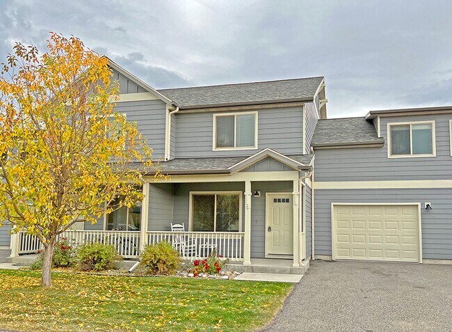 Building Photo - Three Bedroom in Four Corners, Water Included