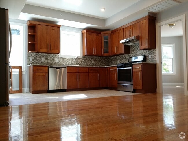 Building Photo - 87 Bailey St Unit 3 Rental