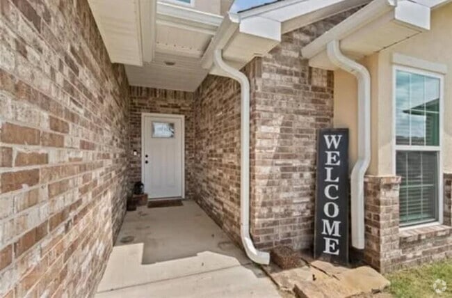 Building Photo - 6108 NW Silas St Rental