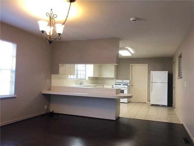 Photo - 1601 N Sang Ave