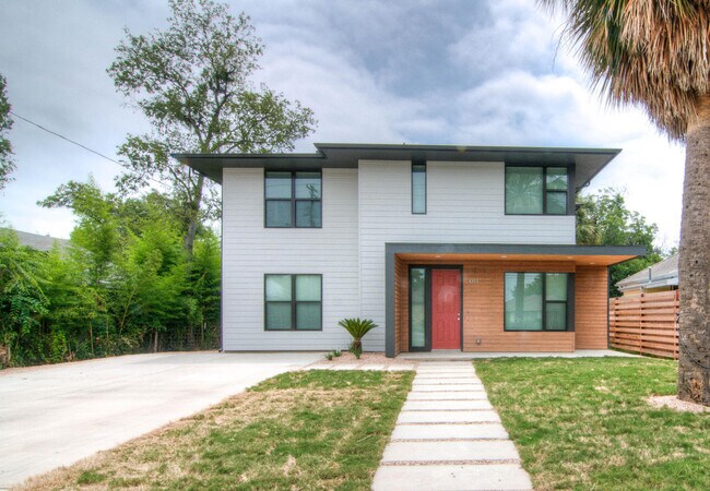 Photo - 4303 Red River St