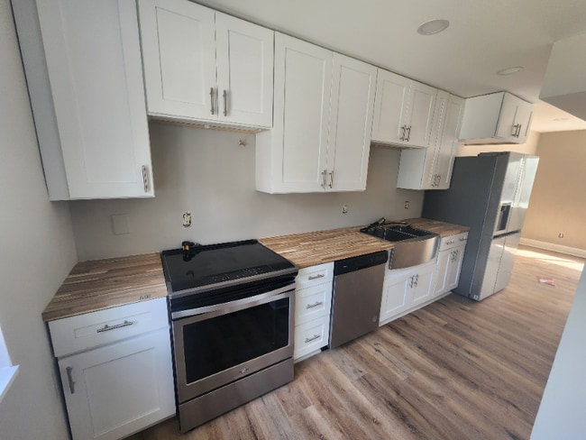 Building Photo - 390 W Lake Ave NW Rental