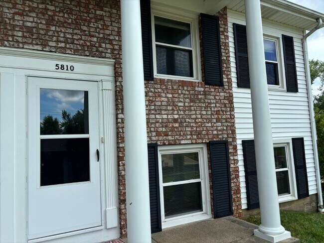 Building Photo - Fairview 5806-5810 Unit Fairview 5810