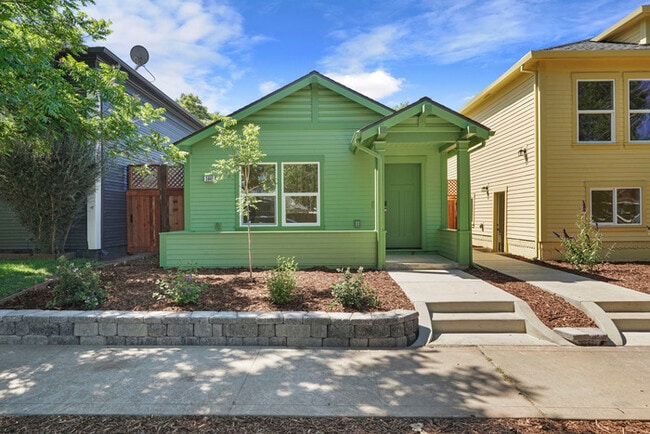 Building Photo - Beautiful 2 bedroom 1 Bathroom for rent in North Oak Park! Close to UC Davis and McGeorge Law