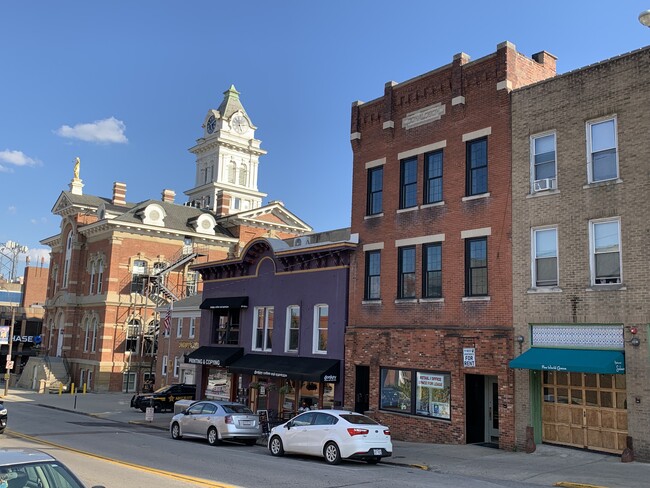 Building Photo - 19 W Washington St Apt 3