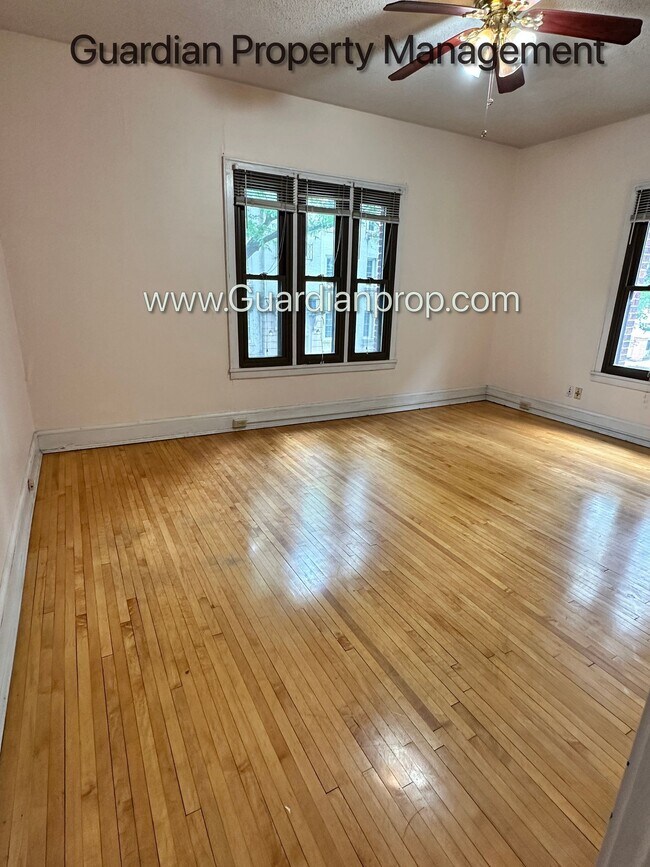 Building Photo - Studio Lakes Uptown Apartment, Blocks from... Unit #106