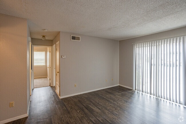 2BR, 1BA - 874SF