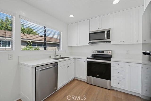 Building Photo - 82 Streamwood Rental