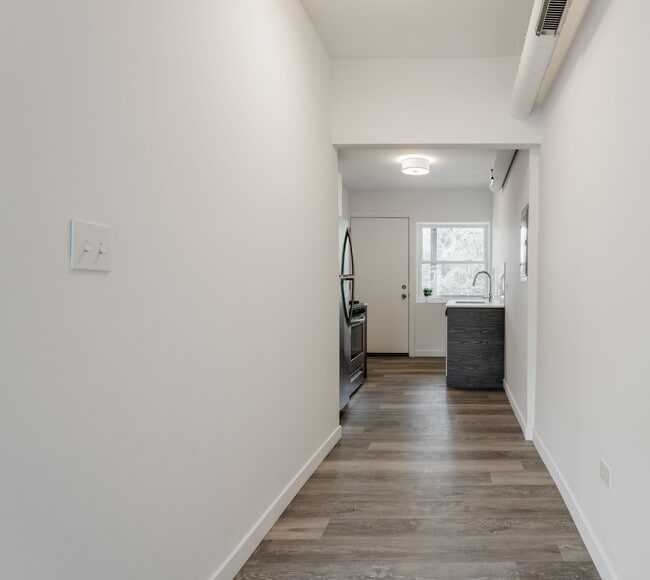 Photo - 1712 W Glenlake Ave