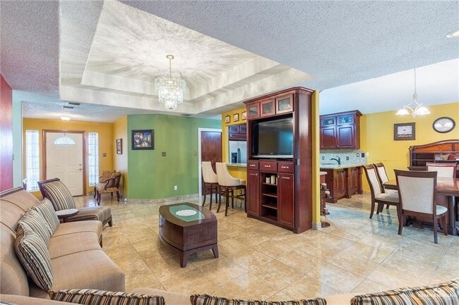 Photo - 19 Crown Pointe Blvd