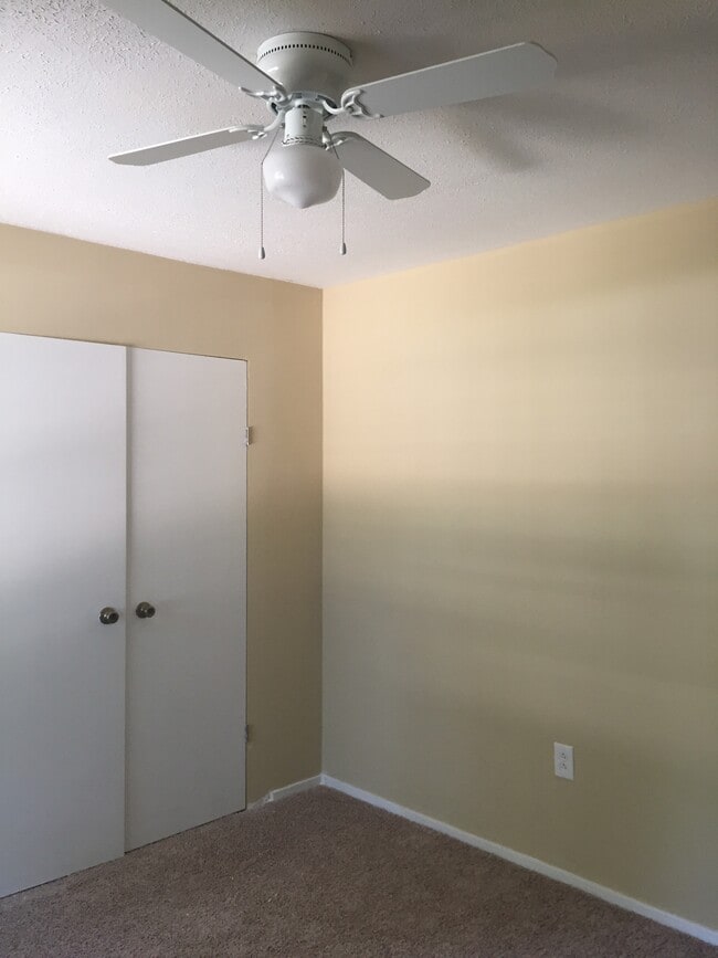 Photo - 3328 Oakview Dr