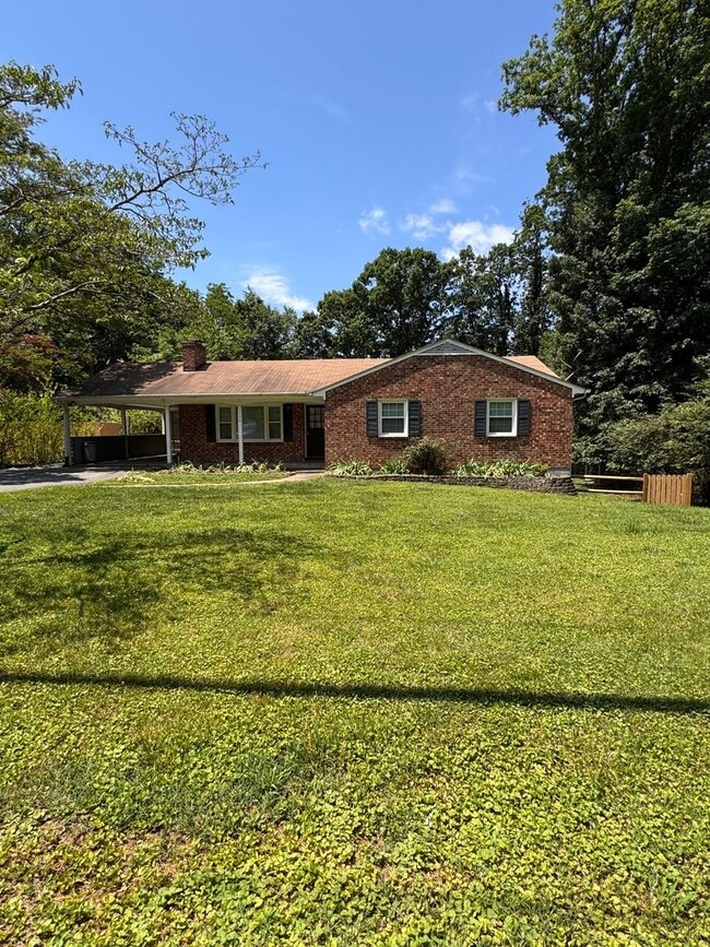 3 Bedroom || 2.5 Bathroom Single Family Home - 3 Bedroom || 2.5 Bathroom Single Family Home