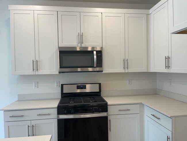 Photo - Beautiful like new 3 bedroom 2.5 bathroom townhome in Spanish Fork!