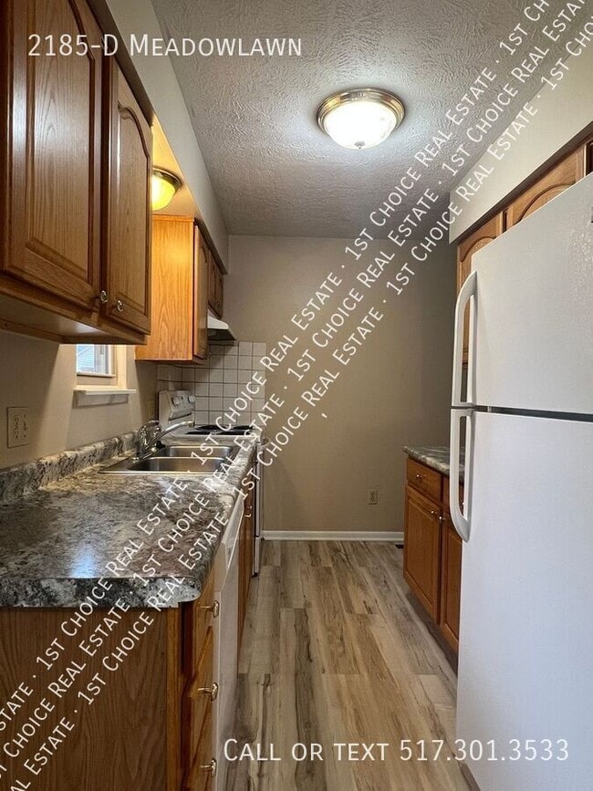 Photo - 2185-D Meadowlawn-